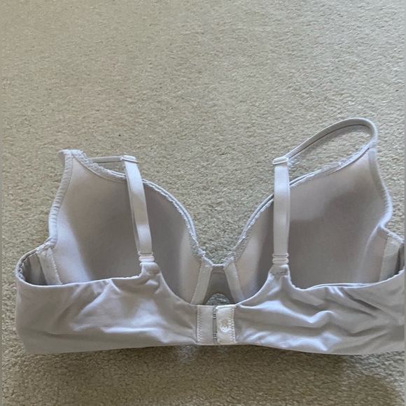 Victoria’s Secret Body by Victoria perfect fully covered size 36C in light gray - Picture 2 of 5